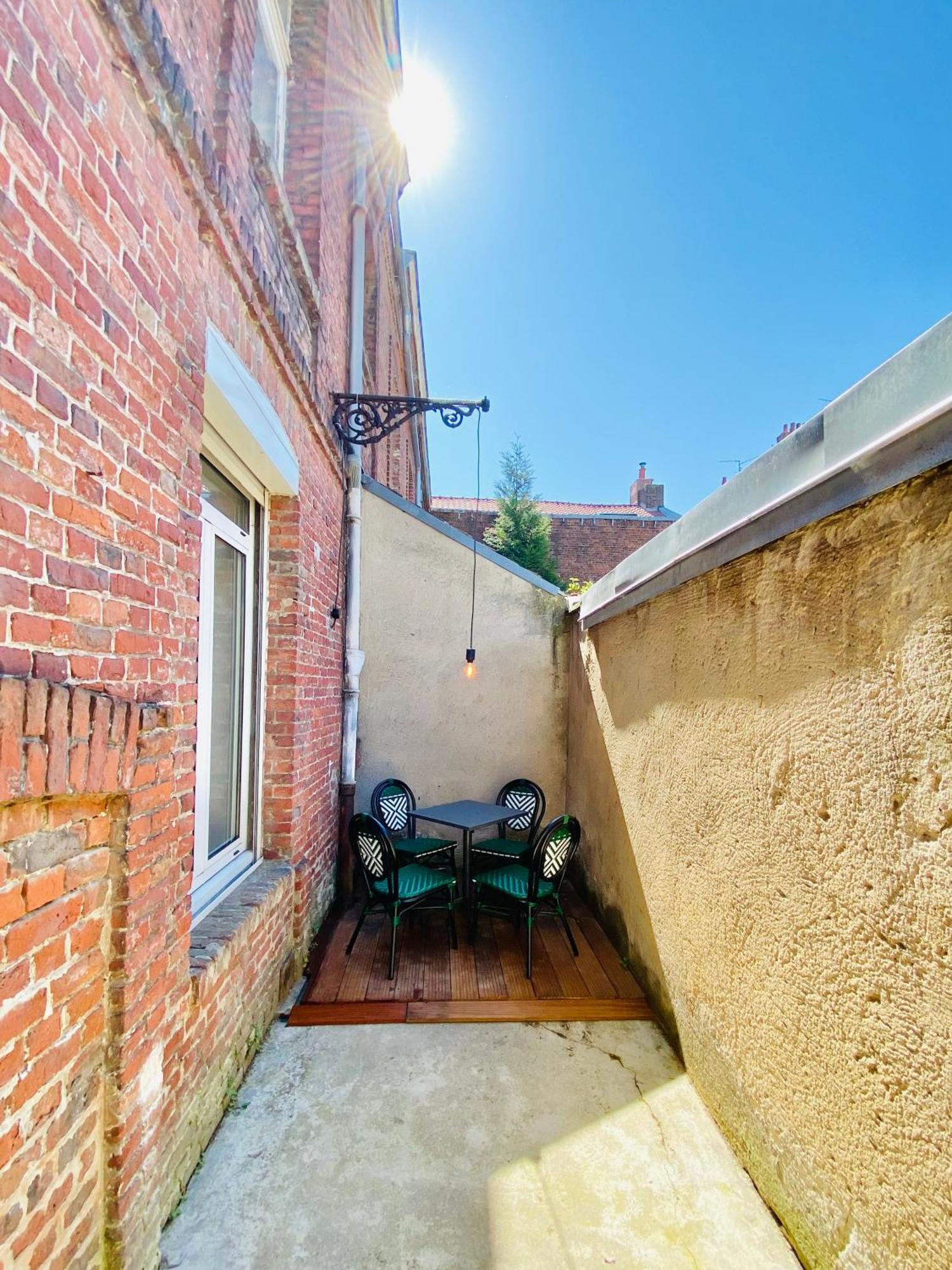Oasis Urbaine - Spacieux Et Calme Avec Patio Lille Dış mekan fotoğraf